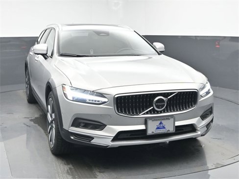 Used 2024 Volvo V90 B6 Cross Country Ultimate image 2