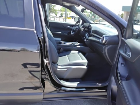 Used 2025 Chevrolet Equinox LT w/ Convenience Package II image 52