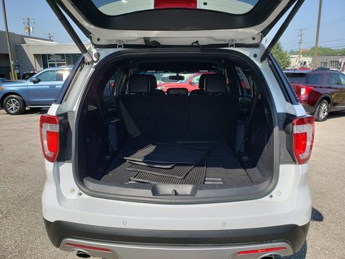 Used 2017 Ford Explorer XLT w/ Equipment Group 202A image 20