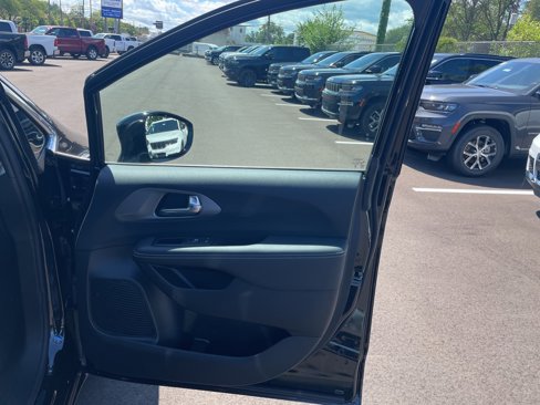 New 2026 Chrysler Pacifica Select image 15