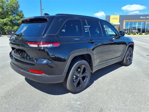 New 2025 Jeep Grand Cherokee Limited w/ Luxury Tech Group II image 4