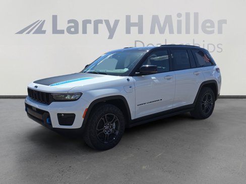 New 2025 Jeep Grand Cherokee Trailhawk w/ Luxury Tech Group III image 1