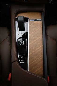 Used 2024 Volvo XC90 B6 Plus w/ Protection Package image 10