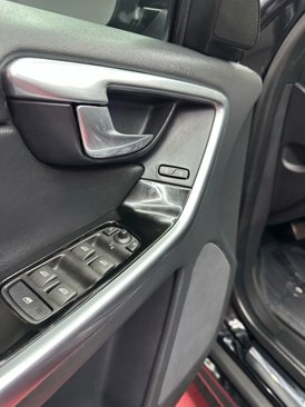 Used 2016 Volvo XC60 T5 Premier w/ Proximity Package image 10