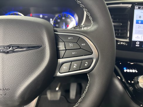 New 2025 Chrysler Voyager LX image 15