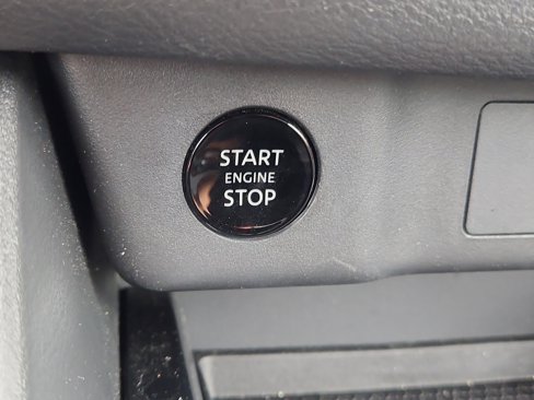 Used 2025 Nissan Rogue S image 12