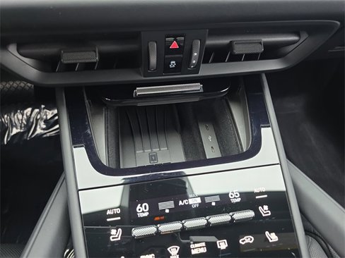 Used 2025 Porsche Cayenne image 24