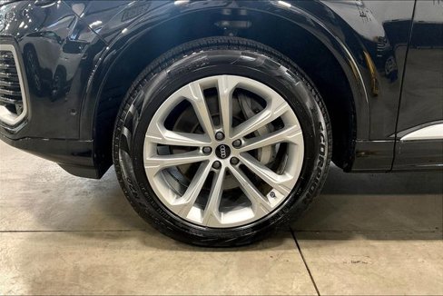 Certified 2025 Audi Q7 3.0T Premium w/ Convenience Package image 8