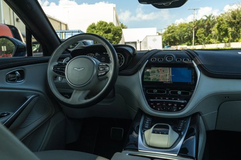 Used 2021 Aston Martin DBX image 19