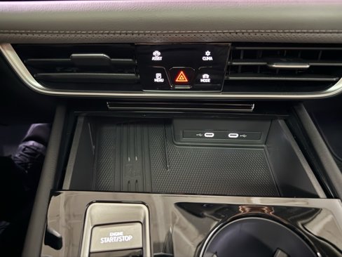 Used 2025 Volkswagen Atlas Peak Edition SE image 14
