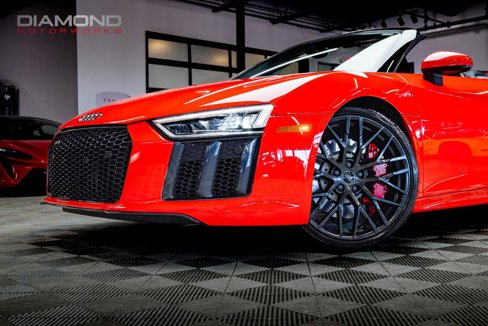 Used 2018 Audi R8 V10 w/ Carbon Exterior Package image 8