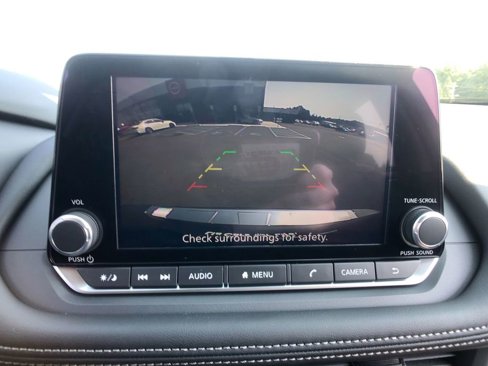 Certified 2025 Nissan Rogue SV image 32