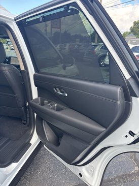 Used 2025 Nissan Pathfinder Platinum image 27
