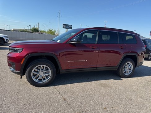 New 2025 Jeep Grand Cherokee L Laredo image 3