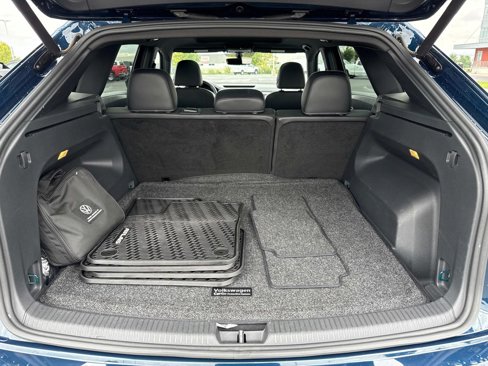 Used 2022 Volkswagen Atlas Cross Sport SE w/ Panoramic Sunroof Package image 21