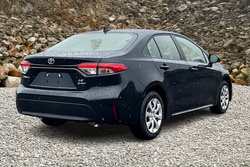 Used 2025 Toyota Corolla LE image 2
