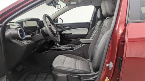 Used 2025 Chevrolet Trax LT image 14