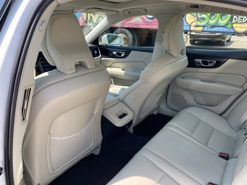 Used 2020 Volvo S60 T5 Momentum image 17