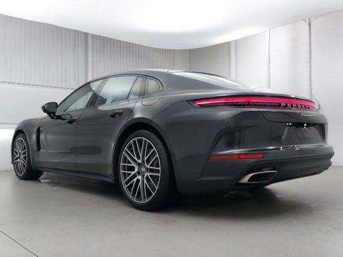 New 2025 Porsche Panamera 4 image 3