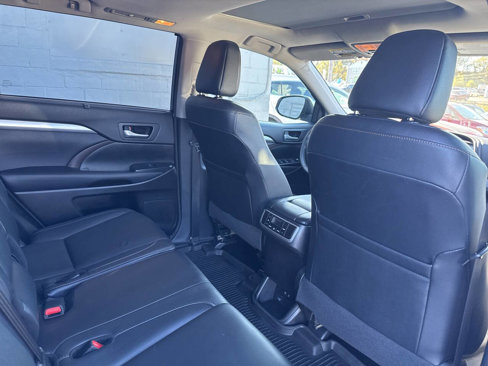 Used 2017 Toyota Highlander XLE image 26