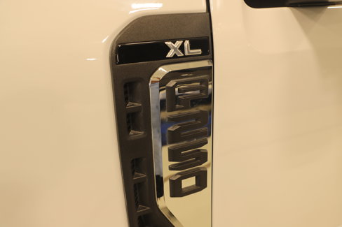 Used 2025 Ford F250 Lariat image 16