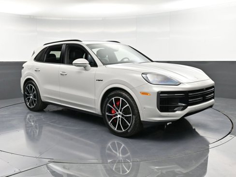 New 2025 Porsche Cayenne Turbo image 10