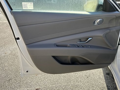 Used 2025 Hyundai Elantra SEL image 10