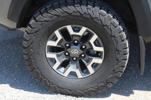 Used 2017 Toyota Tacoma TRD Off-Road image 8