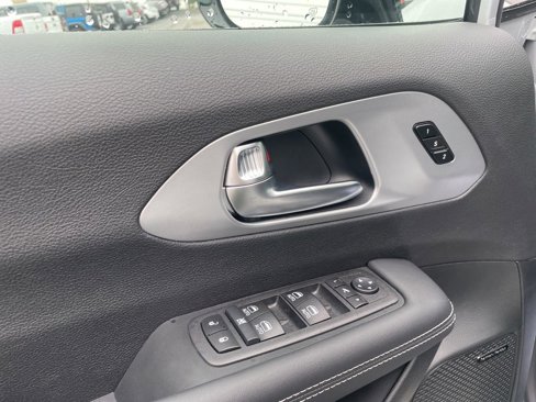 New 2026 Chrysler Pacifica Limited w/ Uconnect Theater Family Group image 16