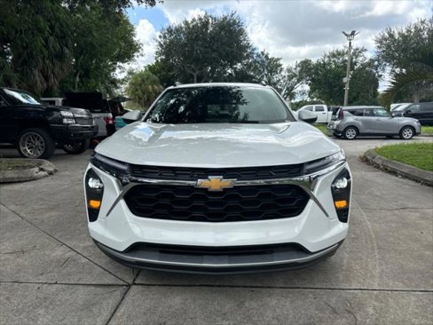 Used 2025 Chevrolet Trax LT image 3