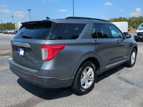 Certified 2022 Ford Explorer XLT image 4