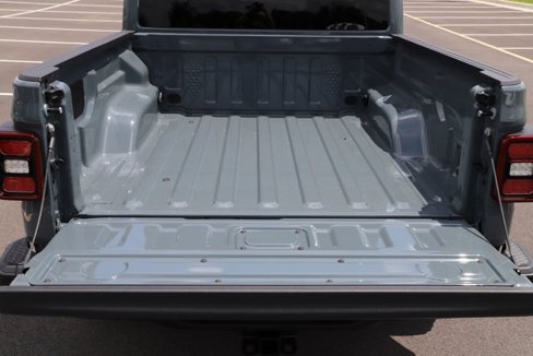 New 2025 Jeep Gladiator Sport image 9