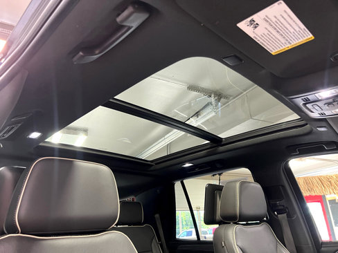 Used 2021 GMC Yukon SLT w/ SLT Luxury Plus Package image 14