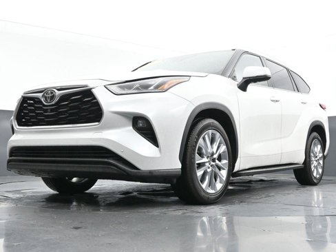 Used 2022 Toyota Highlander Limited image 45