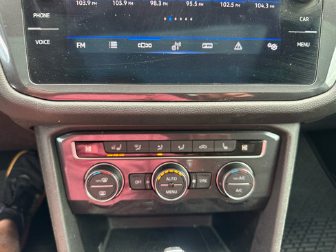 Used 2021 Volkswagen Tiguan SEL w/ 3rd Row Seat Package image 18