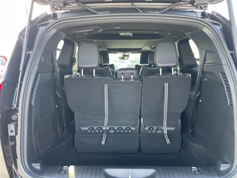 New 2026 Chrysler Pacifica Limited w/ Uconnect Theater Family Group image 31