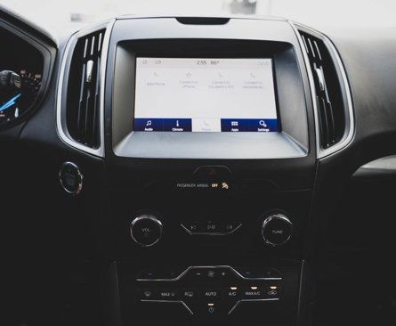 Used 2020 Ford Edge SE image 4