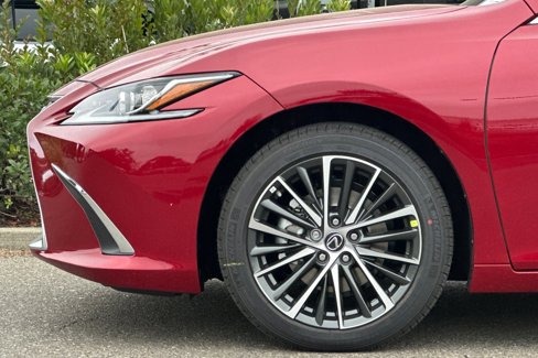 New 2025 Lexus ES 300h w/ Premium Package image 24
