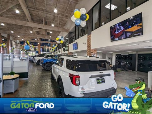 Used 2020 Nissan Titan SV w/ Accessory Utility Package image 31