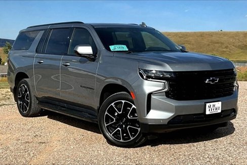 Used 2023 Chevrolet Suburban RST image 3