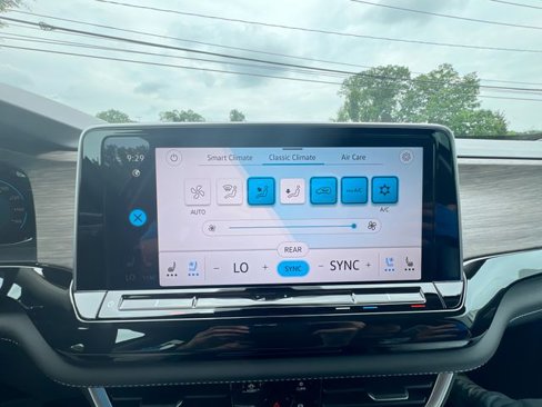 New 2025 Volkswagen Atlas SEL image 18