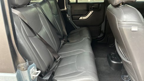 Used 2015 Jeep Wrangler Unlimited Rubicon w/ Max Tow Package image 10