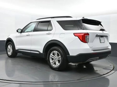 Used 2023 Ford Explorer XLT w/ Equipment Group 202A image 9