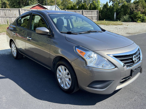 Used 2017 Nissan Versa SV image 3