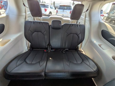 Used 2019 Chrysler Pacifica Touring-L image 29