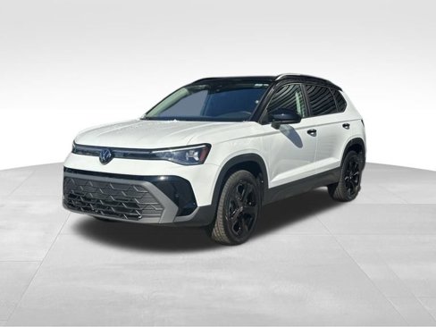 New 2025 Volkswagen Taos SE image 3