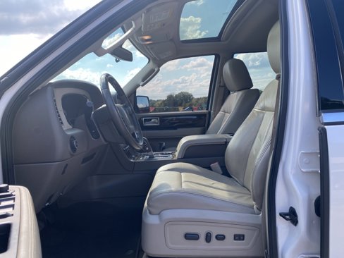 Used 2015 Lincoln Navigator 2WD image 10