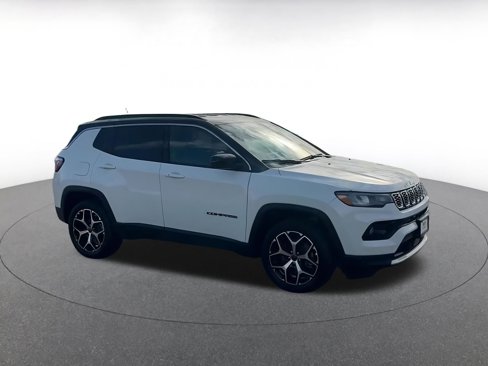 Used 2025 Jeep Compass Limited image 3