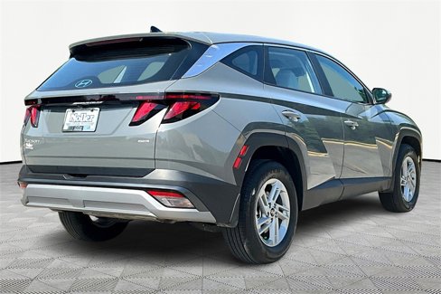 Certified 2025 Hyundai Tucson SE image 2