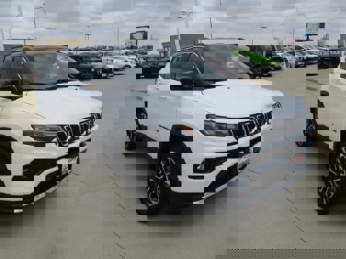 Used 2024 Jeep Compass Limited image 9